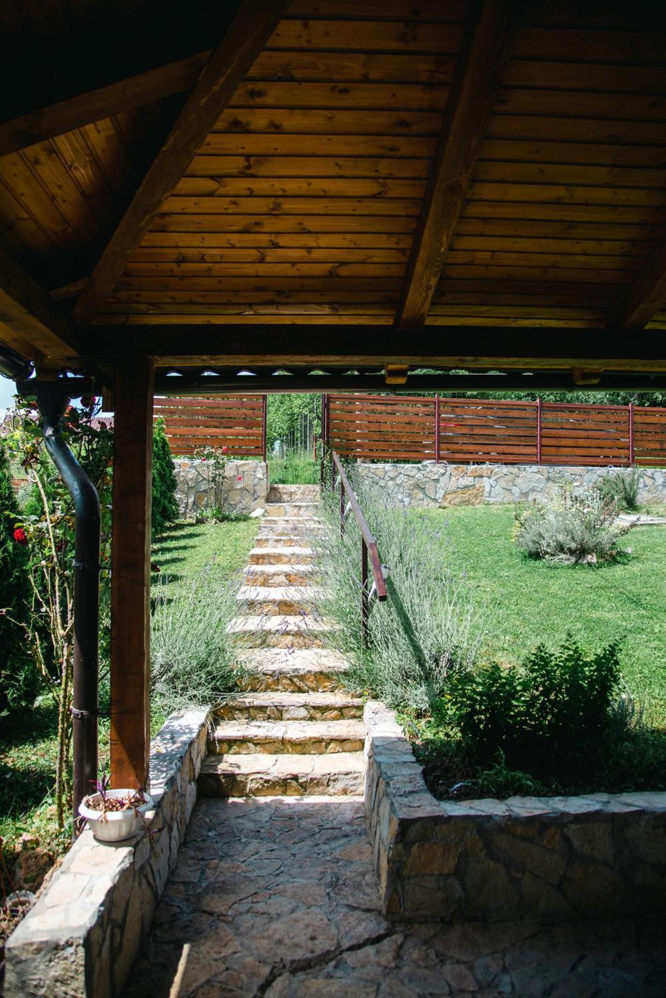 Apartmani Maslacak Vrdnik Luaran gambar